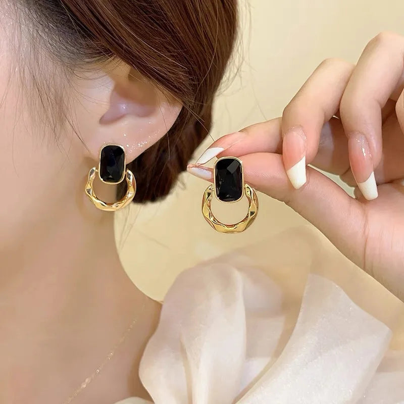Retro Black Gem Square Earrings