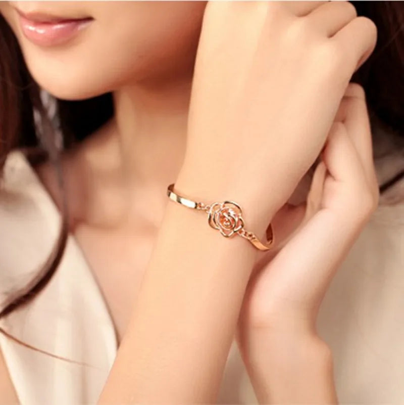 High-end Camellia Rhinestone Bracelet