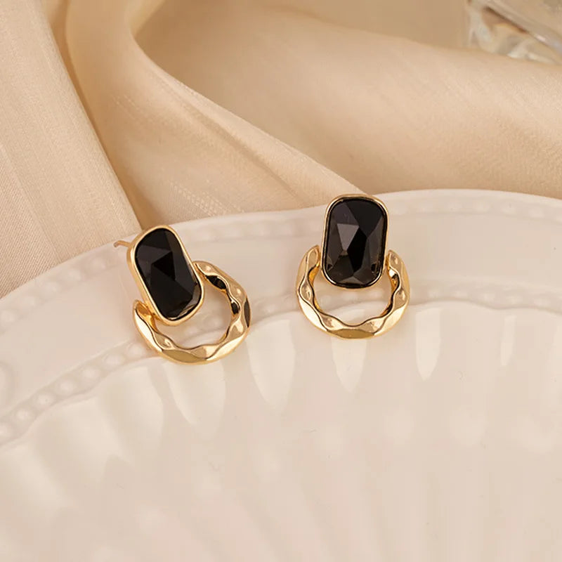 Retro Black Gem Square Earrings